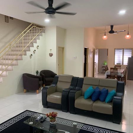 Zillqayyim Homestay Сери-Искандар Экстерьер фото
